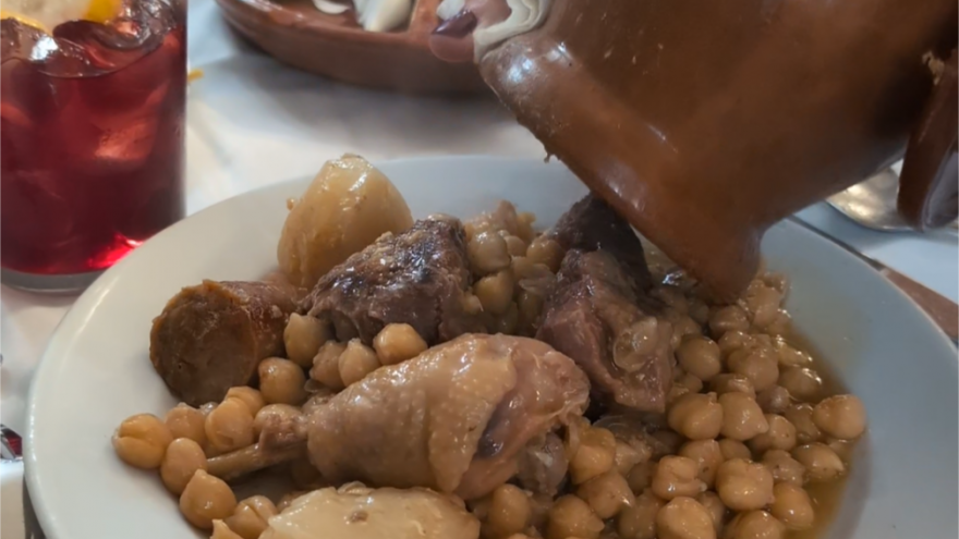 imagen de plato de garbanzos con carne