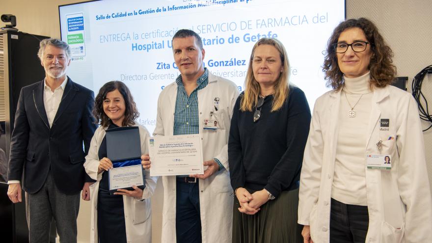 Profesionales sanitarios y autoridades