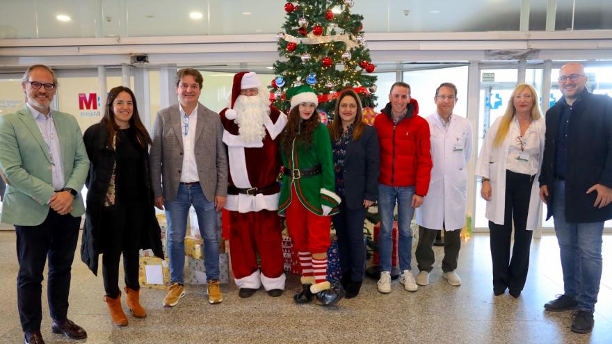 Papá Noel visita un hospital