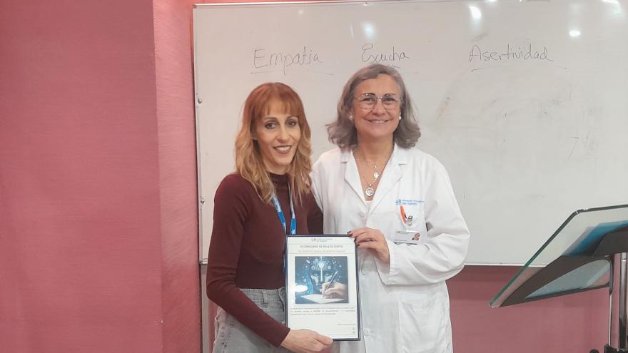 Finalista recogiendo diploma acreditativo