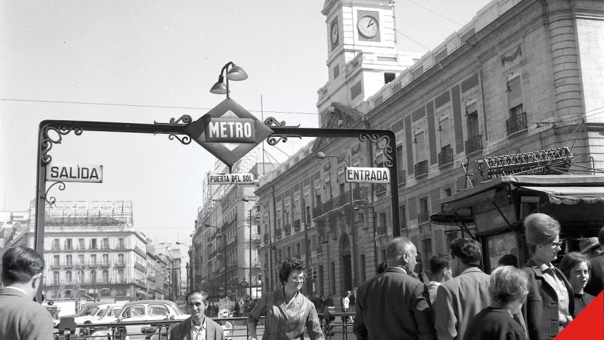 Madrid. Puerta del Sol, (Archivo Regional de la Comunidad de Madrid. Fondo Fotográfico Nicolás Muller.)