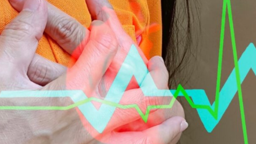 insuficiencia cardiaca paciente se coge el pecho