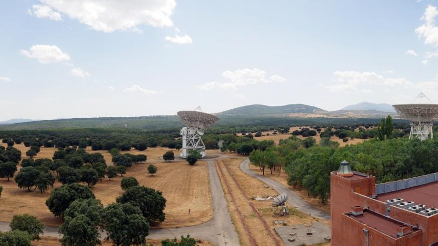 estación comunicaciones antena