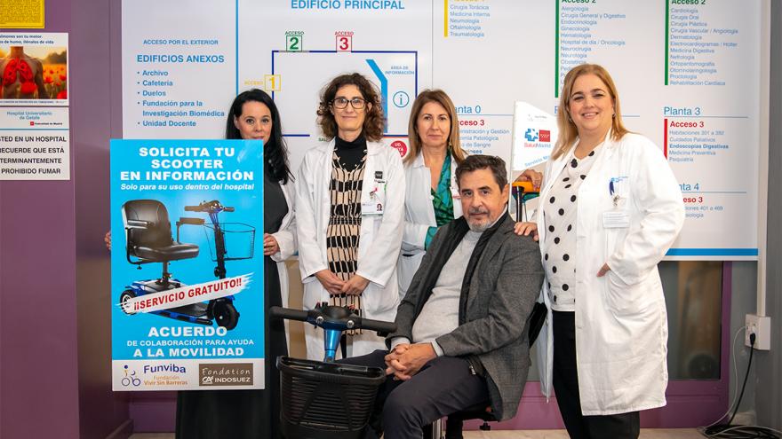 Autoridades y Fundación Vivir Sin Barreras