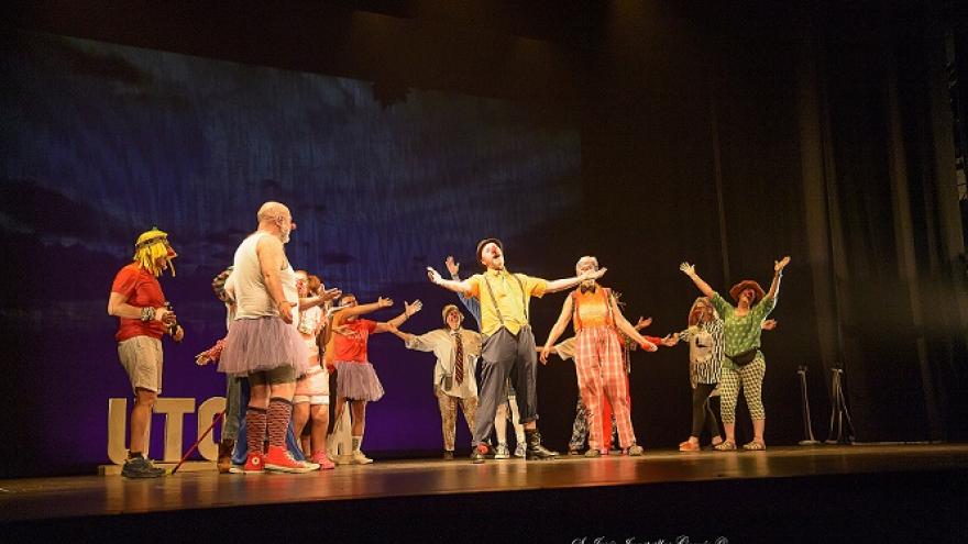 actores de clown en escenario