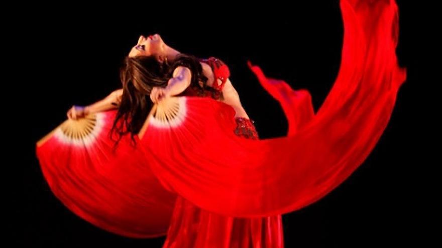 BAILARINA DANZA ÁRABE