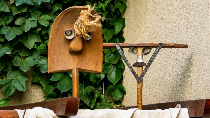 Pequeteatreo en la Casa Museo Lope de Vega. Fotografía: David Serrano Manionetas hechas con palas, rastrillos y escobas