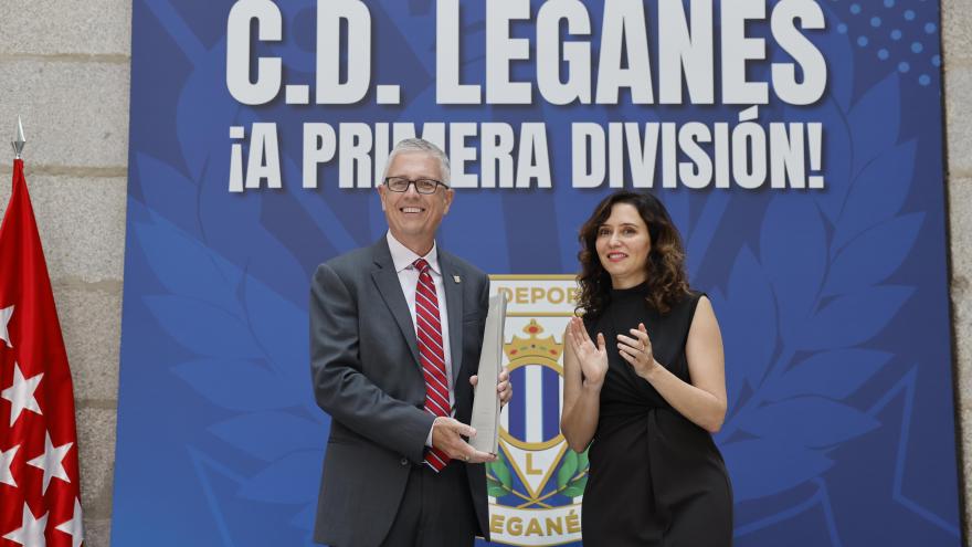 La presidenta durante la entrega del reconocimiento