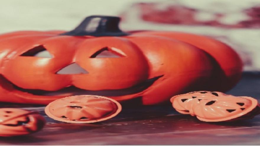 taller halloween