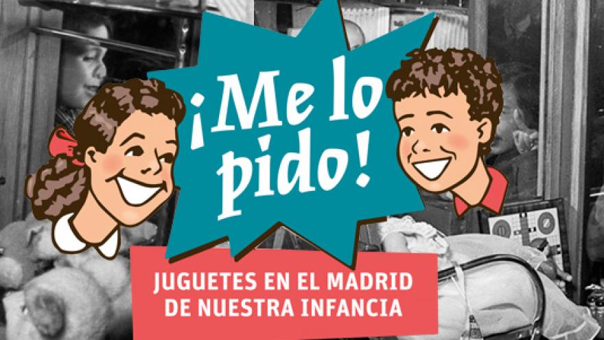 Exposición: Me lo pido, cartel con caritas de niño y niña deformadas contra cristal de escaparete