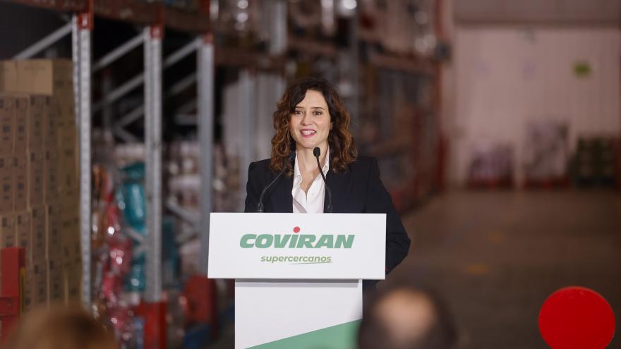 La presidenta en su visita a la sede de Coviran 