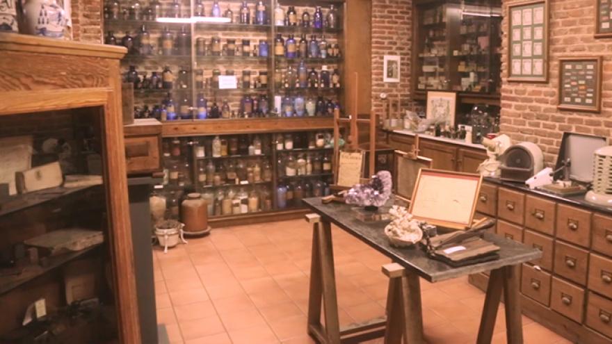 Interior de farmacia centenaria