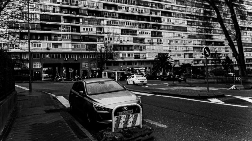 Fotografía urbana de una colmena de edificios de vivienda