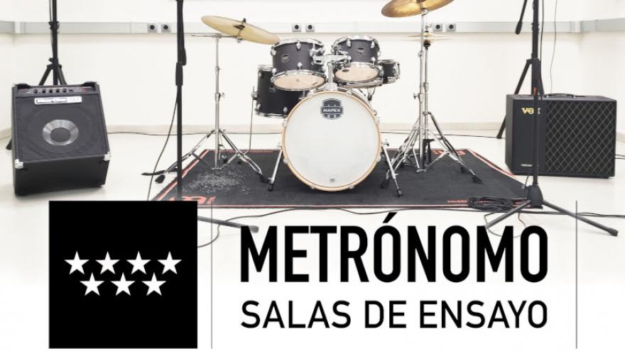 imagen de uan sala de ensayo con batería y amplificadores 