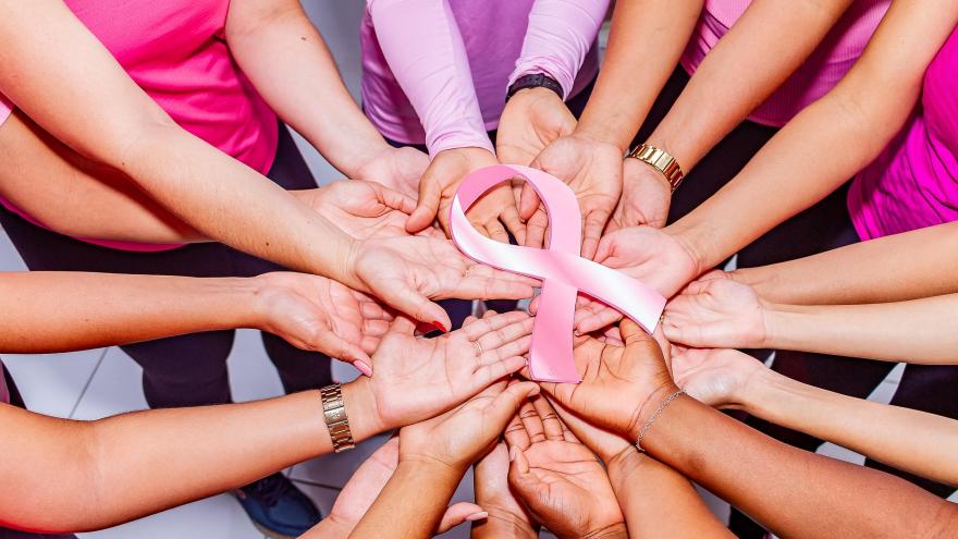 manos de mujeres unidas contra el cáncer