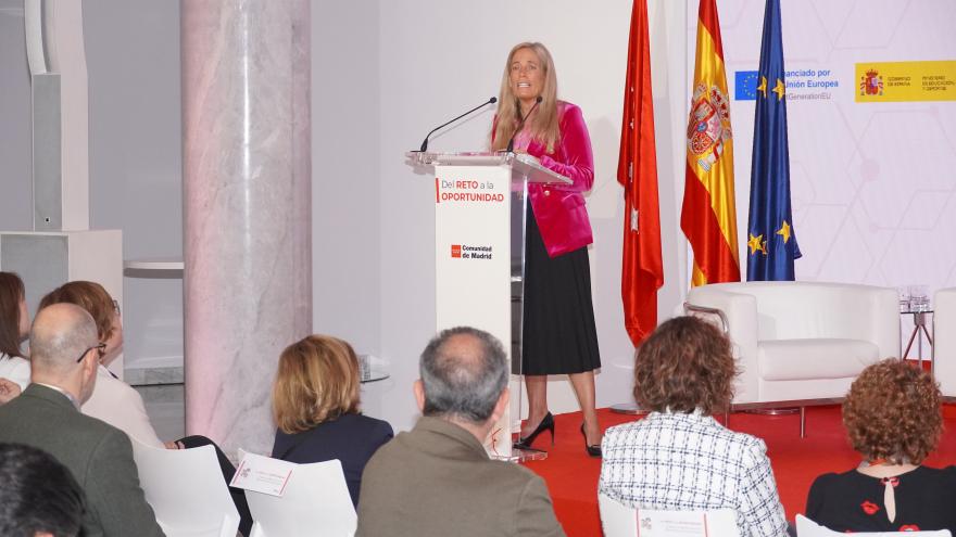Foto de la Consejera de Economía, Hacienda y Empleo