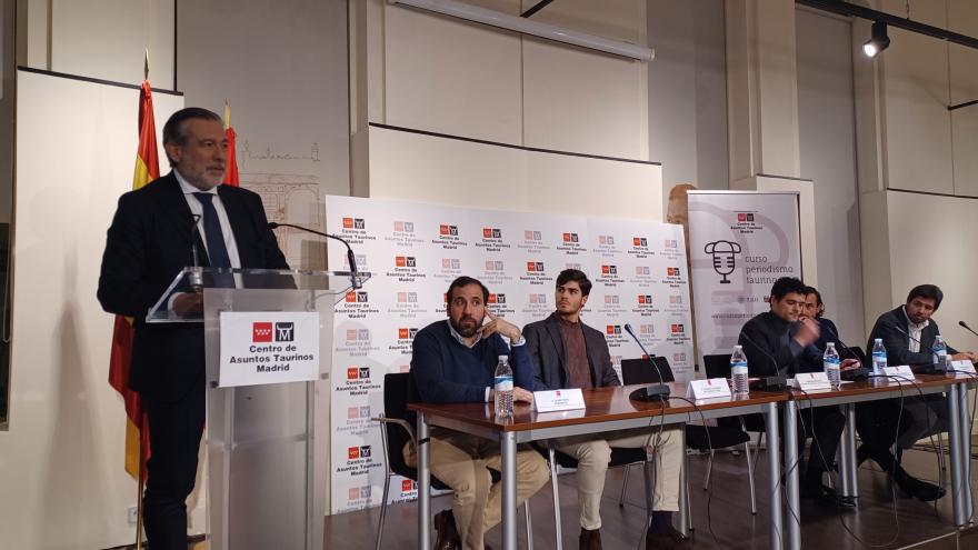 El consejero Enrique López durante la presentación del curso
