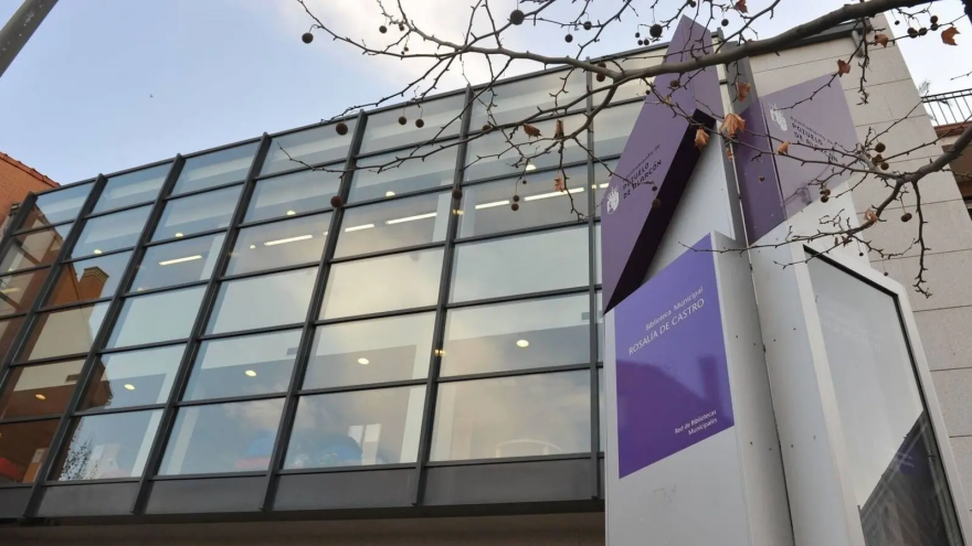 Exterior Biblioteca Rosalía de Castro de Pozuelo