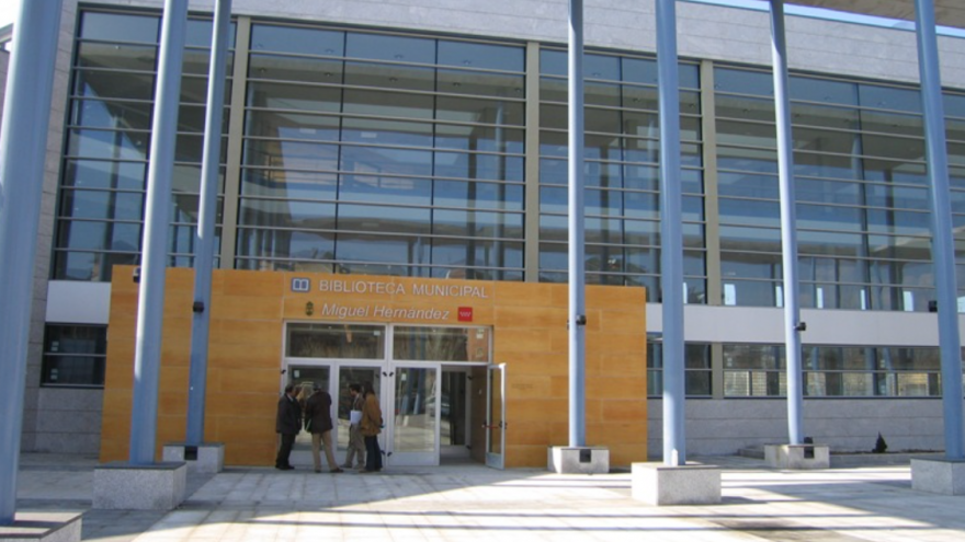 Exterior Biblioteca Miguel Hérnandez Collado Villalba