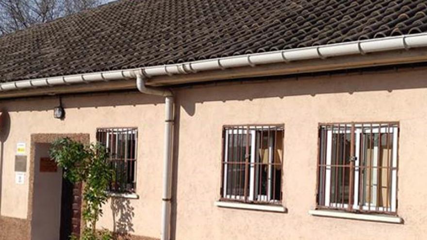 Fachada de la Residencia RAMIB para adultos María Isabel Bayonas / APNA