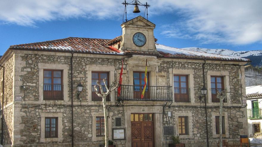 Exterior Ayuntamiento Lozoya