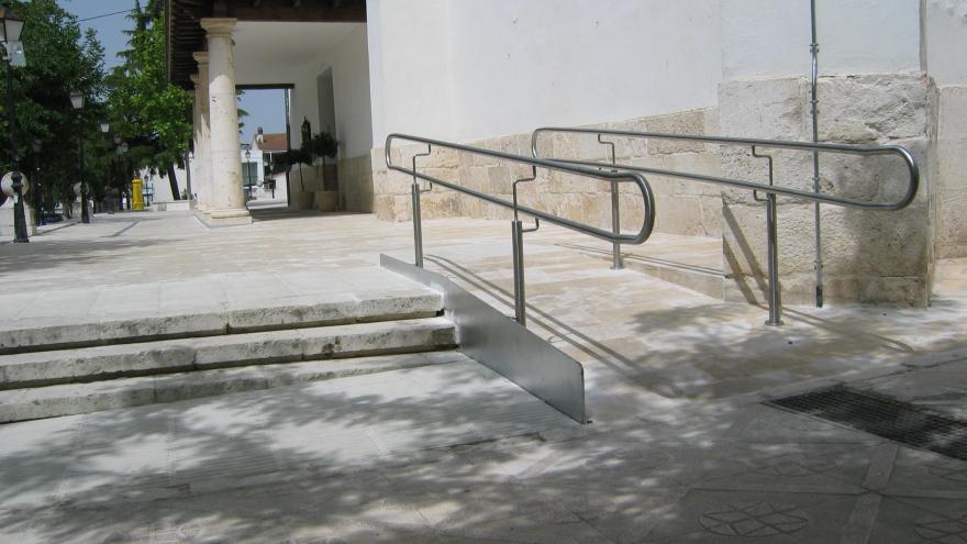 Accesibilidad del entorno de la Iglesia en Titulcia Imagen de la accesibilidad del entorno de la Iglesia en Titulcia