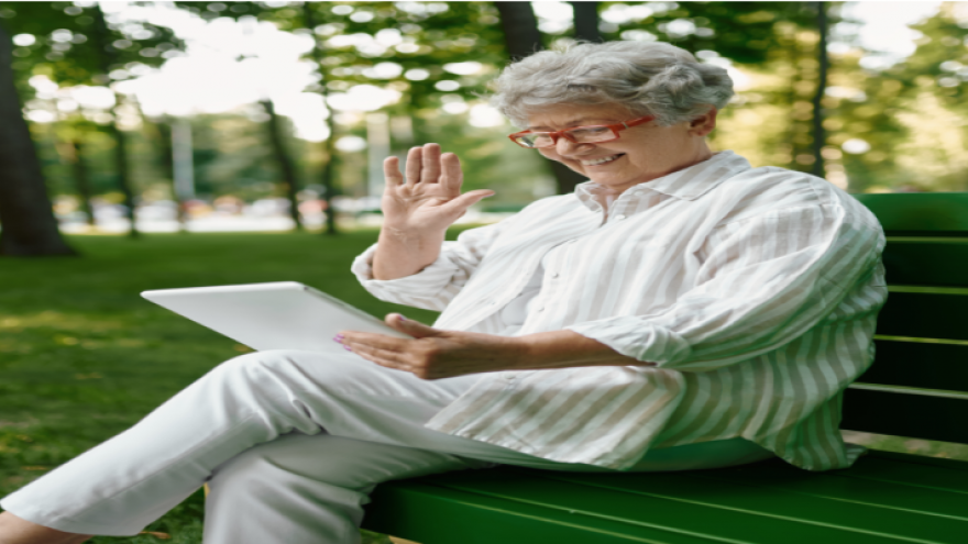 Competencias digitales en salud de las personas mayores
