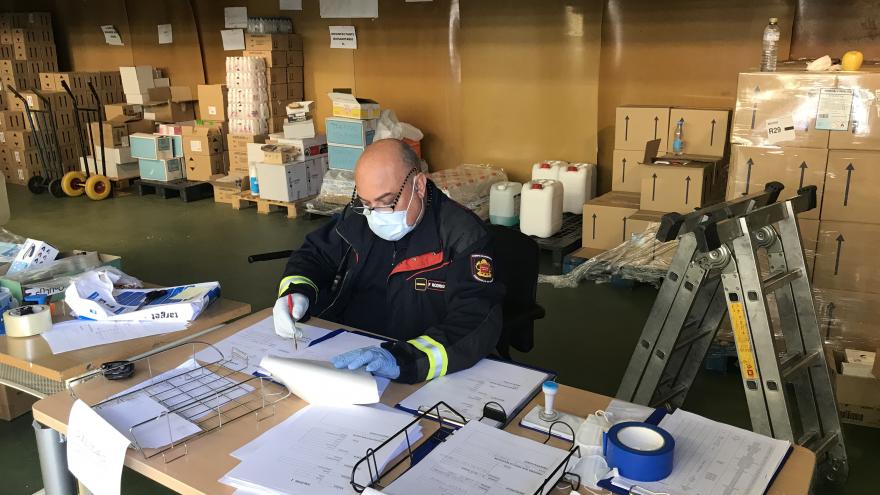 El centro logístico regional canaliza las donaciones de material sanitario