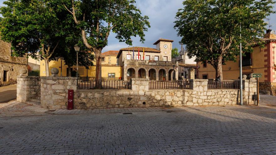 Plaza del Ayuntamiento - Cabaniilas de la Sierra Cabaniilas de la Sierra - Plaza del Ayuntamiento