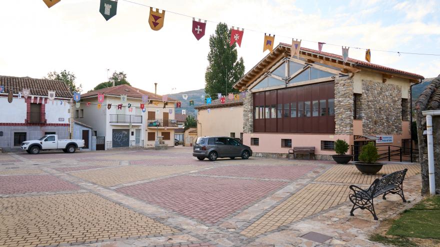 Plaza del Gobernador - Pinilla del Valle Pinilla del Valle - Plaza del Gobernador