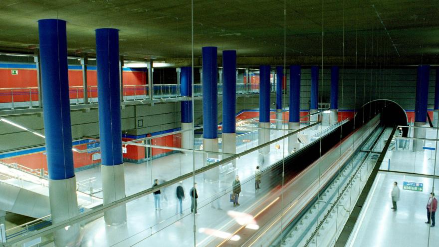 Vista de los andenes de la estación Mar de Cristal