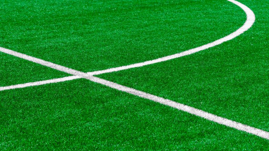 césped de un campo de fútbol