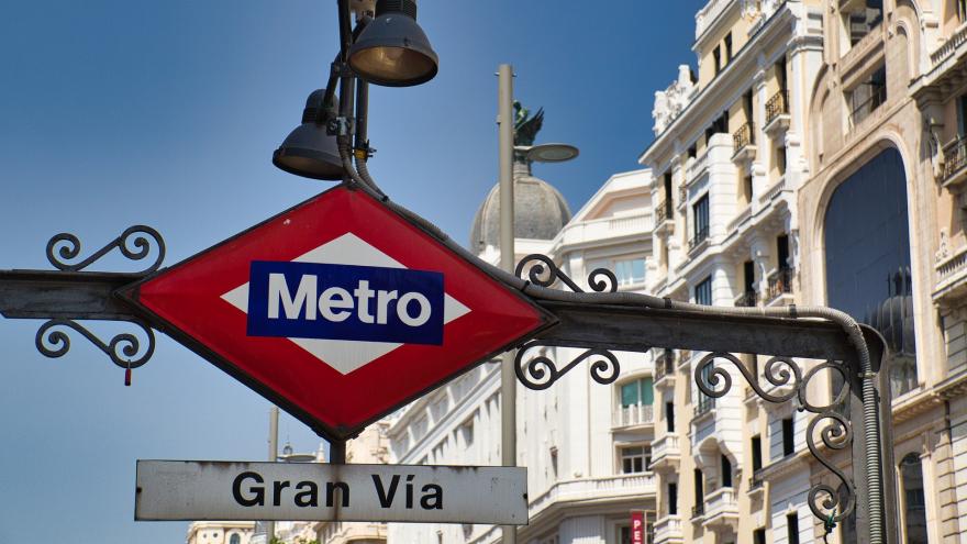 Cartel de estación de metro de Gran Vía