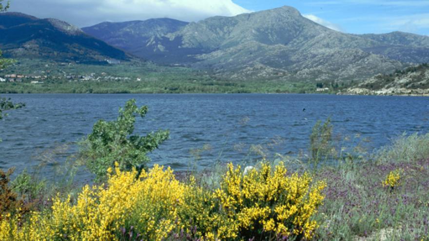 Foto embalse navacerrada
