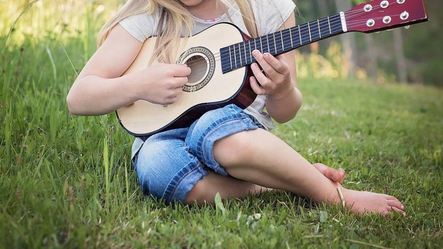 Foto niña música