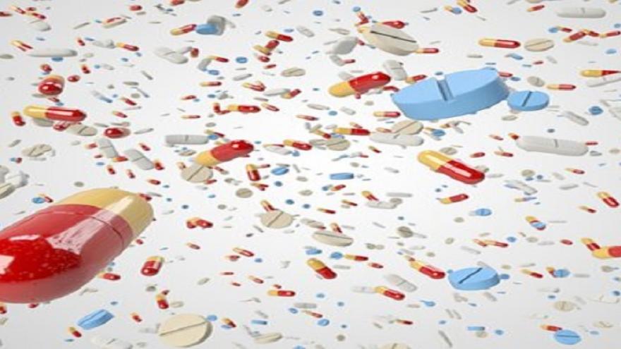 Pastillas, píldoras y comprimidos de formas  y colores variados