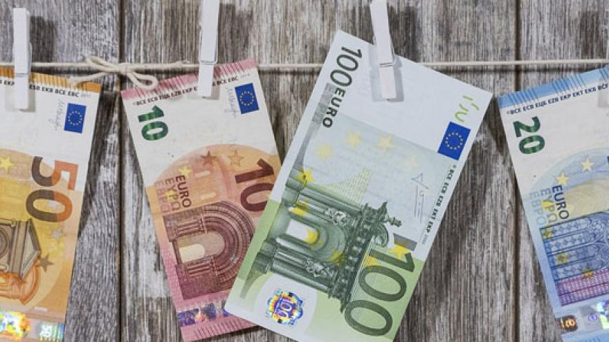 Billetes colgados