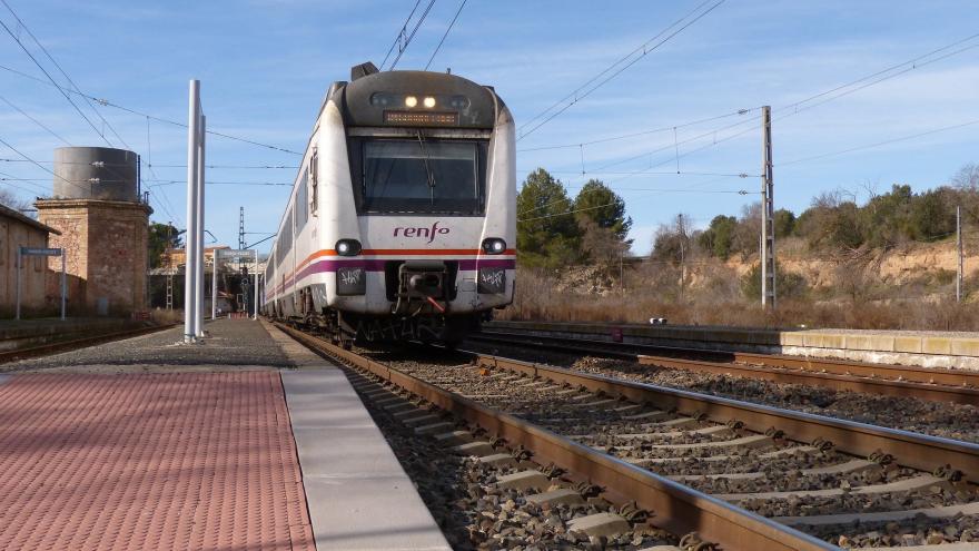 Tren de Renfe en estación