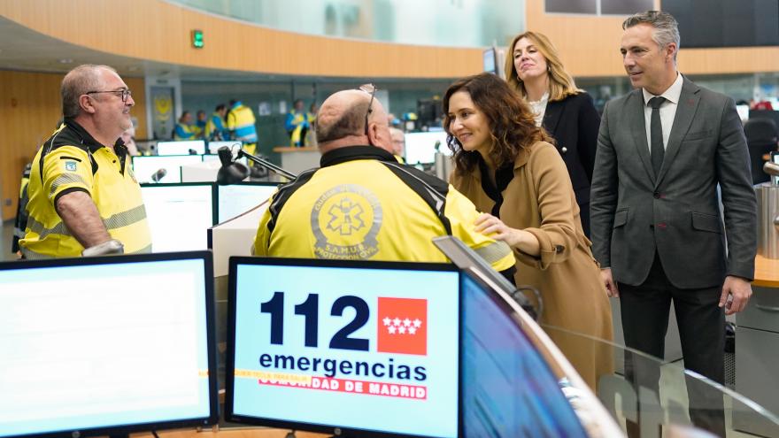 La presidenta Isabel Díaz Ayuso durante su visita a la sede de la Agencia de Seguridad y Emergencias Madrid 112