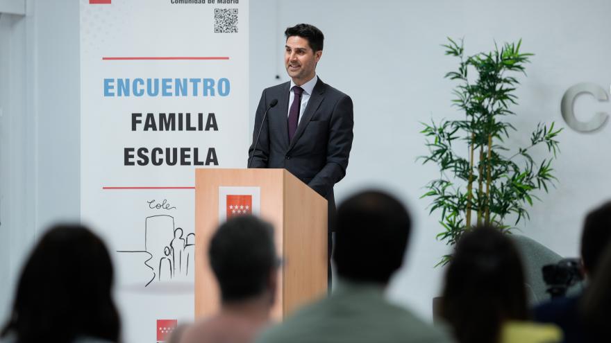 El consejero Emilio Viciana en el encuentro Familia-Escuela 2025 del Consejo Escolar regional