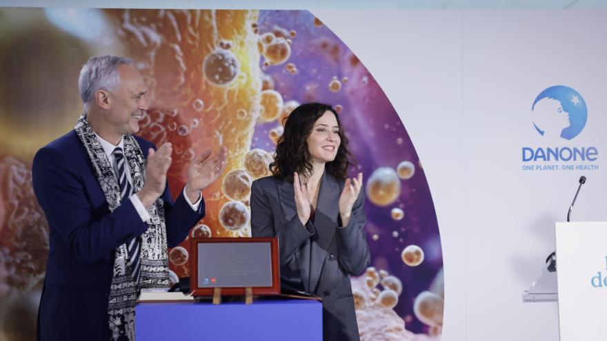 La presidenta Isabel Díaz Ayuso durante la visita