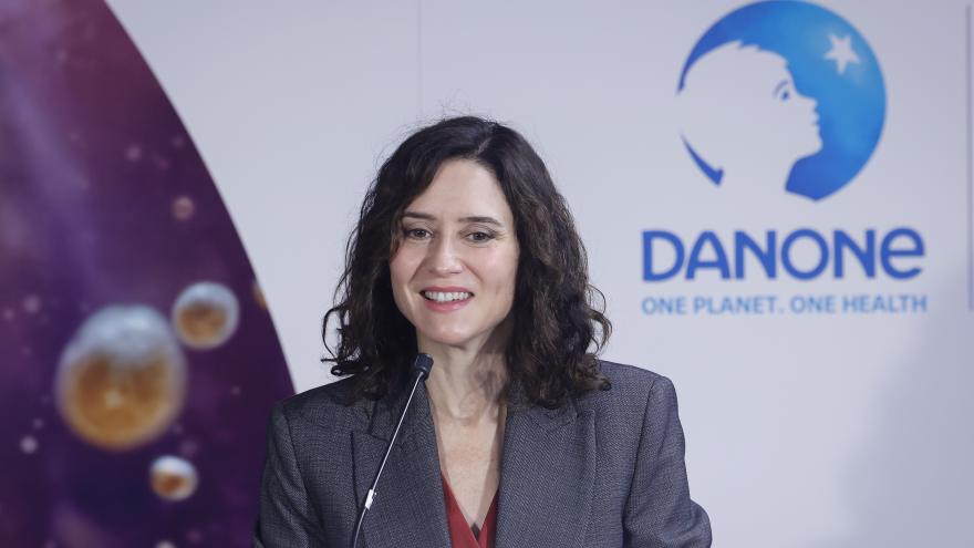 La presidenta Isabel Díaz Ayuso durante la visita