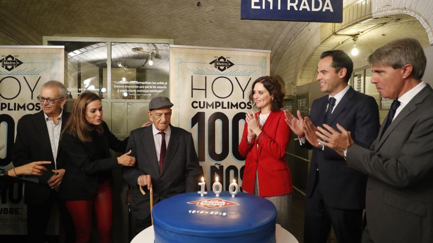 Isabel Díaz Ayuso e Ignacio Aguado durante la visita