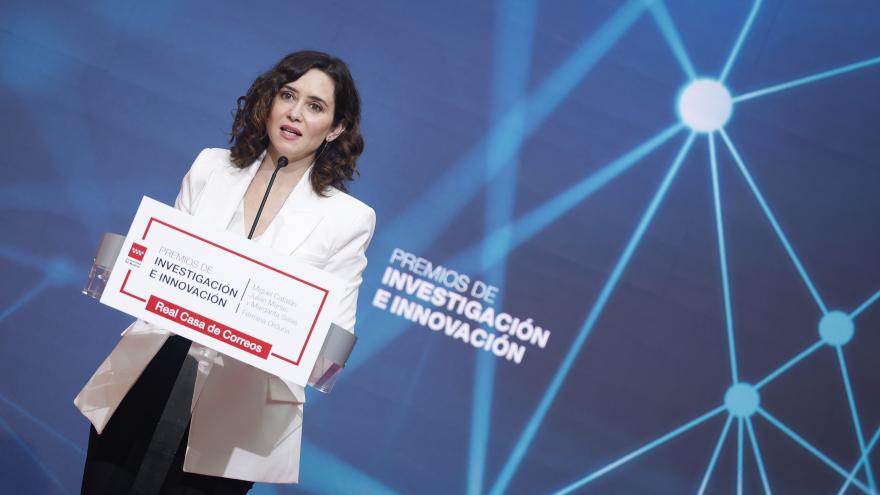 La presidenta interviniendo en el atril