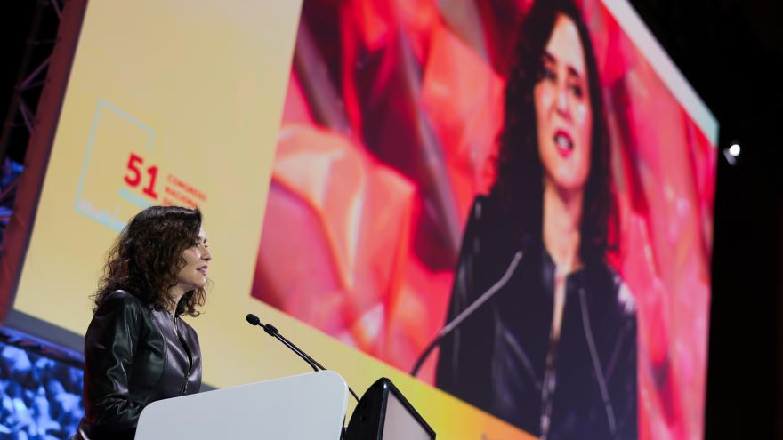 La presidenta Isabel Díaz Ayuso durante el 51 Congreso de la Sociedad Española de Reumatología