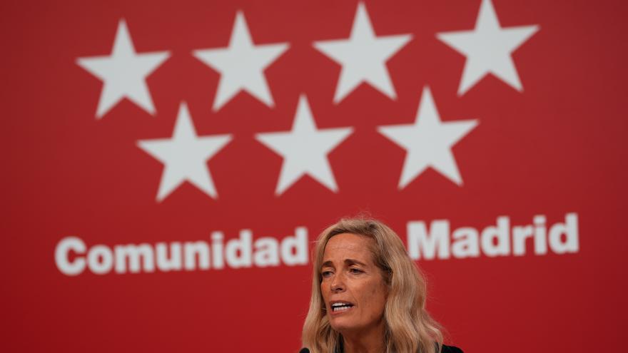 La consejera Rocío Albert atiende a los medios de comunicación desde la Real Casa de Correos