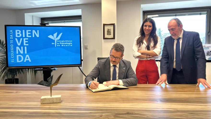 El consejero Mariano de Paco Serrano presenta el proyecto de Aplicación de la Psicología del Deporte con niños de la RFFM