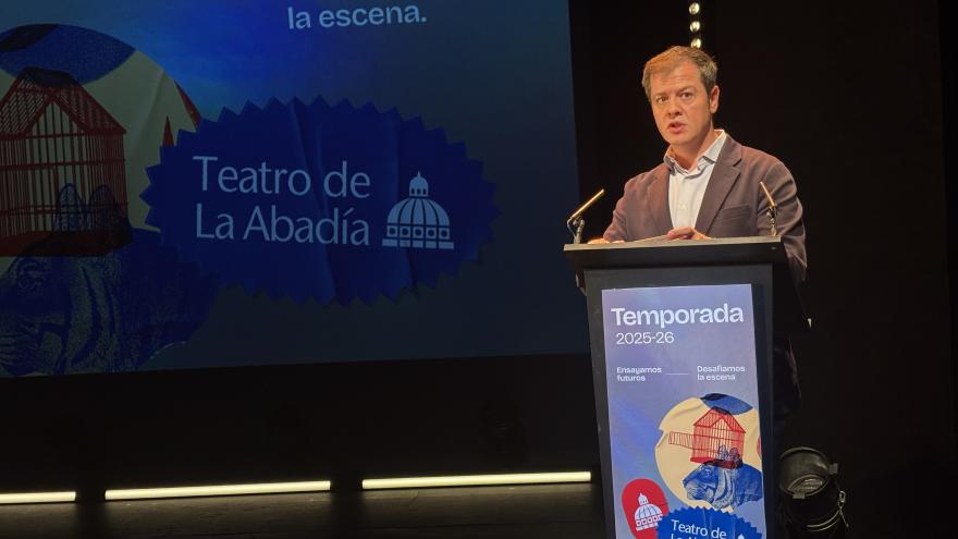 El viceconsejero Luis Martín Izquierdo en la presentación de la temporada 2025 26 del Teatro de La Abadía