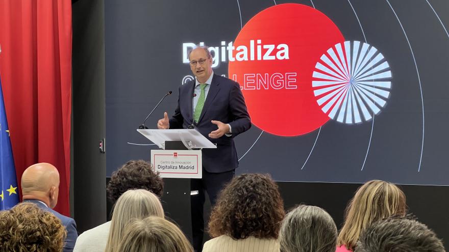 El consejero Miguel López-Valverde en la entrega de premios del Digitaliza Challenge