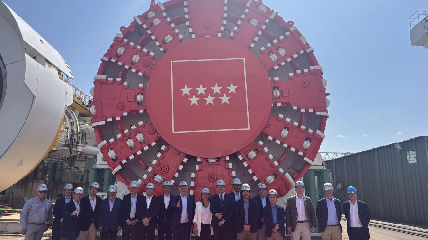 El consejero Jorge Rodrigo durante su visita en Alemania a la factoría de la empresa Herrenknecht AG